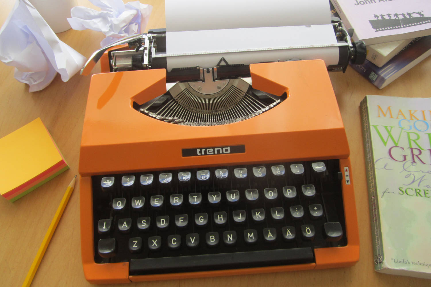En skrivamaskin på ett bord. Foto: Camilla Roos,