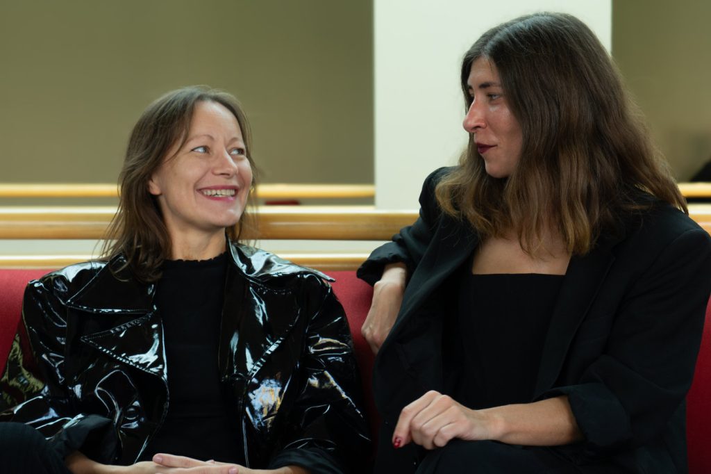 Laura Hyppönen och Malin Nyqvist vill göra en film med mycket humor. Arthouse kan också vara underhållande. Bild: Fanny Malmberg.